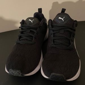 Puma Running Shoe Women's SZ 9